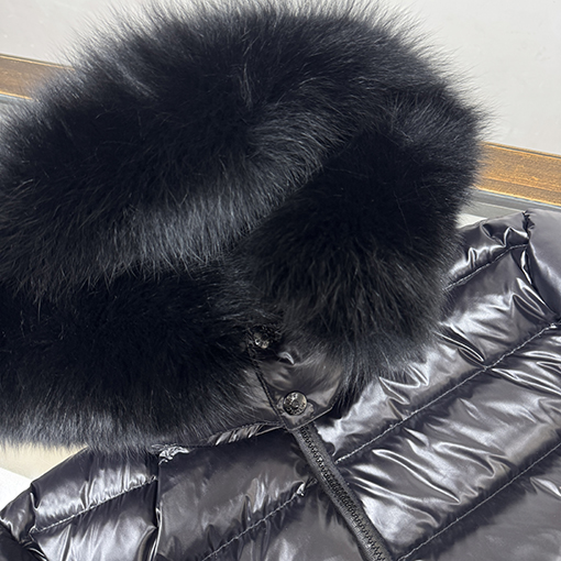 モンクレール レディースフォックスファーの襟が付いたクラシックなセレブスタイルのショートダウンジャケット