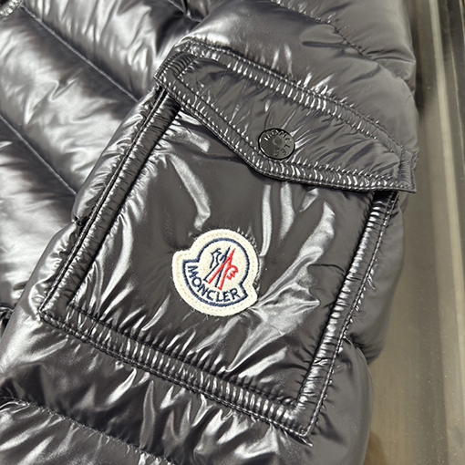 モンクレール レディースフォックスファーの襟が付いたクラシックなセレブスタイルのショートダウンジャケット