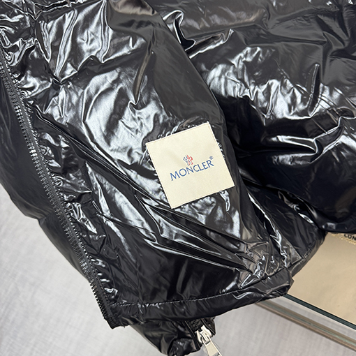 モンクレール Moncler Huppe 新モデルシリーズレディースショートパファージャケットとダウンコート