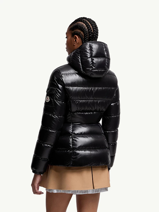 モンクレール Barante スリムウエストのレディースショートダウンジャケット
