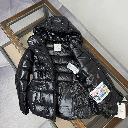 モンクレール Barante スリムウエストのレディースショートダウンジャケット