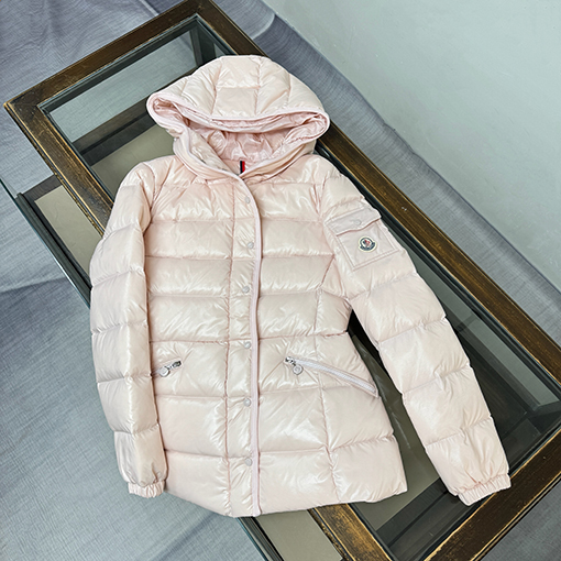 モンクレール Barante スリムウエストのレディースショートダウンジャケット