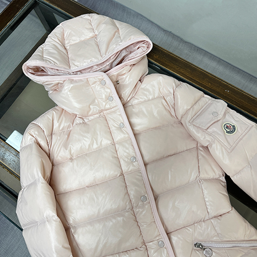 モンクレール Barante スリムウエストのレディースショートダウンジャケット