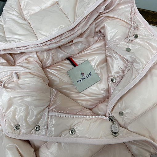 モンクレール Barante スリムウエストのレディースショートダウンジャケット