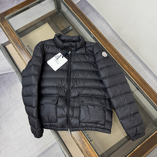 モンクレール Lans レディーススタンドカラー軽量ショートダウンジャケットシリーズ