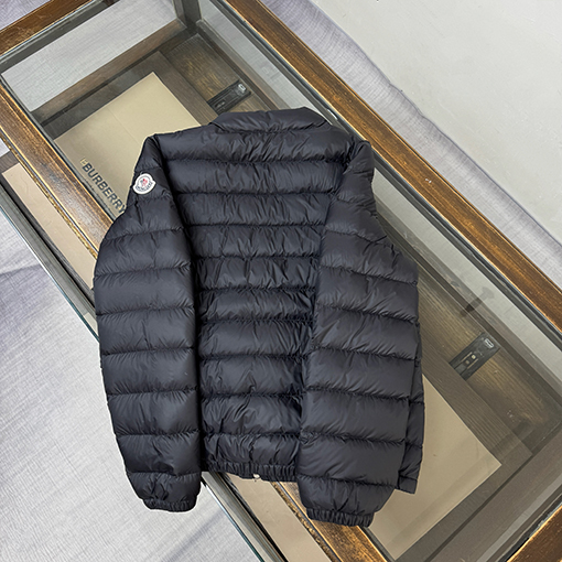 モンクレール Lans レディーススタンドカラー軽量ショートダウンジャケットシリーズ