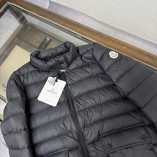 モンクレール Lans レディーススタンドカラー軽量ショートダウンジャケットシリーズ