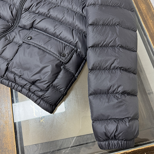 モンクレール Lans レディーススタンドカラー軽量ショートダウンジャケットシリーズ