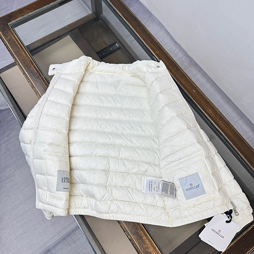 モンクレール Lans レディーススタンドカラー軽量ショートダウンジャケットシリーズ