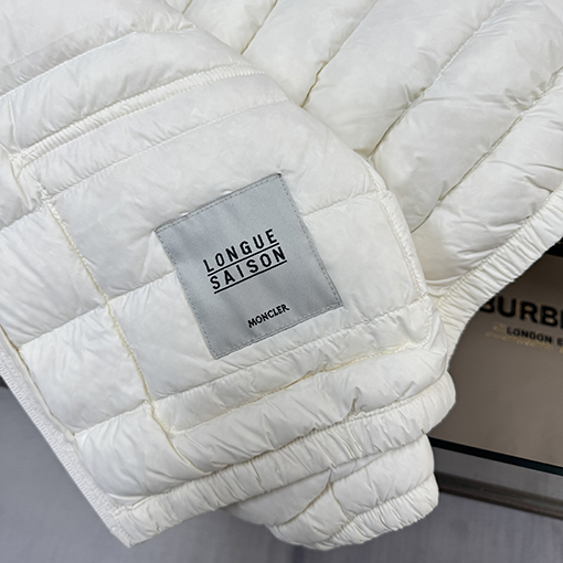 モンクレール Lans レディーススタンドカラー軽量ショートダウンジャケットシリーズ