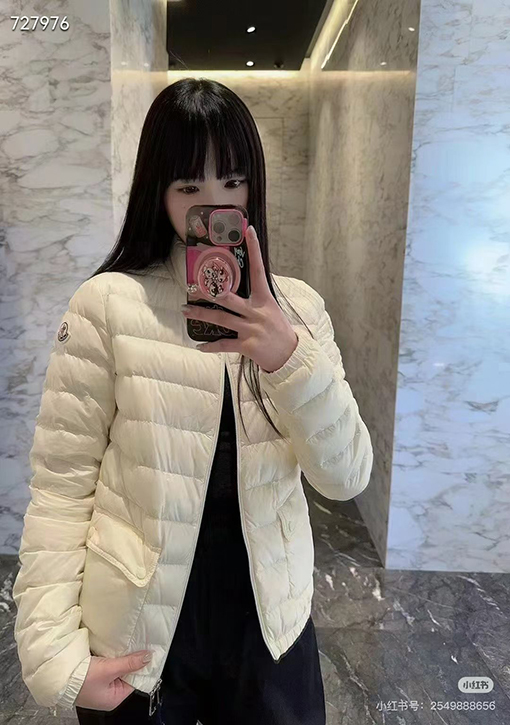 モンクレール Lans レディーススタンドカラー軽量ショートダウンジャケットシリーズ