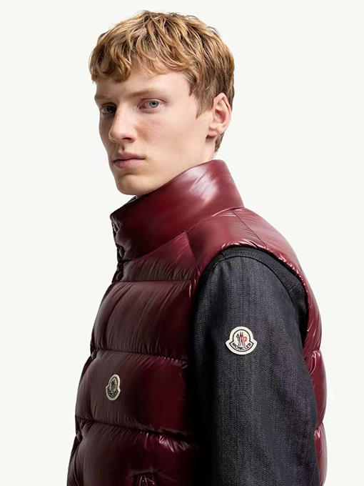 モンクレールコピー Tib スタンドカラーデザインのクラシックなダウンベスト