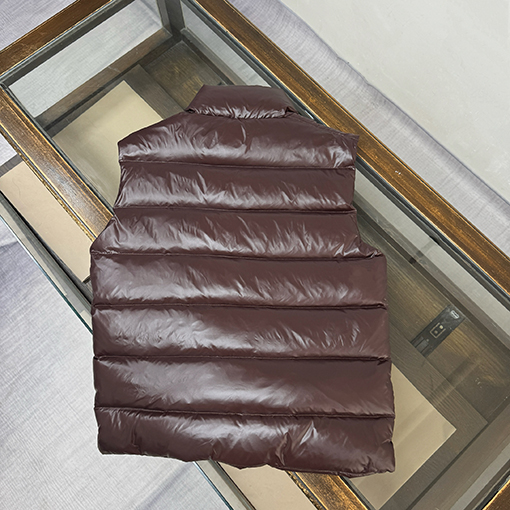 モンクレールコピー Tib スタンドカラーデザインのクラシックなダウンベスト