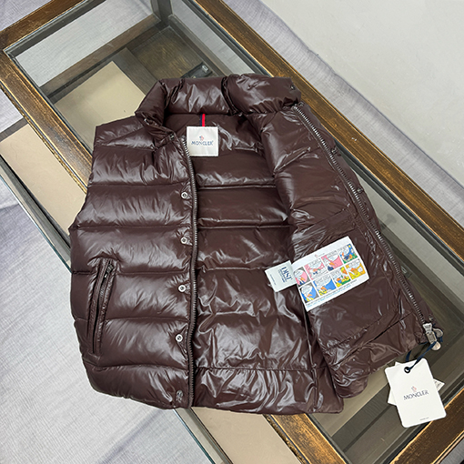 モンクレールコピー Tib スタンドカラーデザインのクラシックなダウンベスト