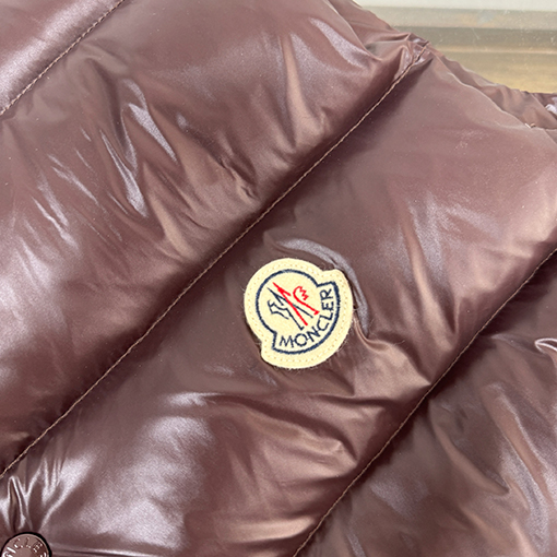 モンクレールコピー Tib スタンドカラーデザインのクラシックなダウンベスト