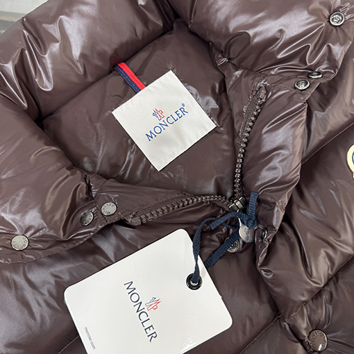 モンクレールコピー Tib スタンドカラーデザインのクラシックなダウンベスト