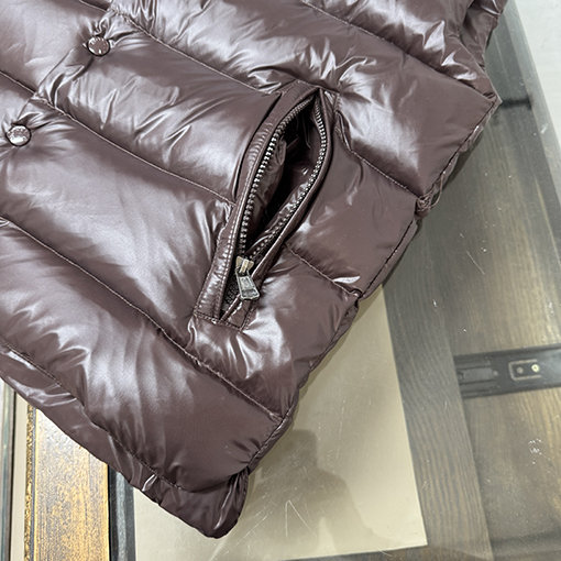 モンクレールコピー Tib スタンドカラーデザインのクラシックなダウンベスト