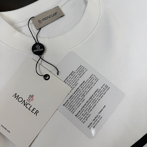 モンクレール 新モデルクラシッククルーネックスウェットシャツ