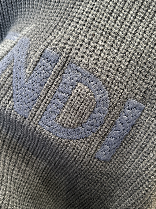 フェンディ FENDI 文字アップリケ刺繍ワッフルニットセーター