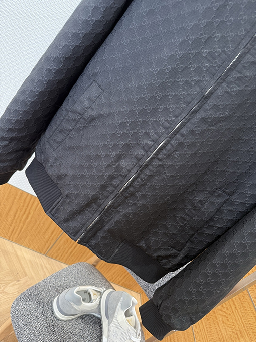 グッチ 全面プリントのボンバージャケット