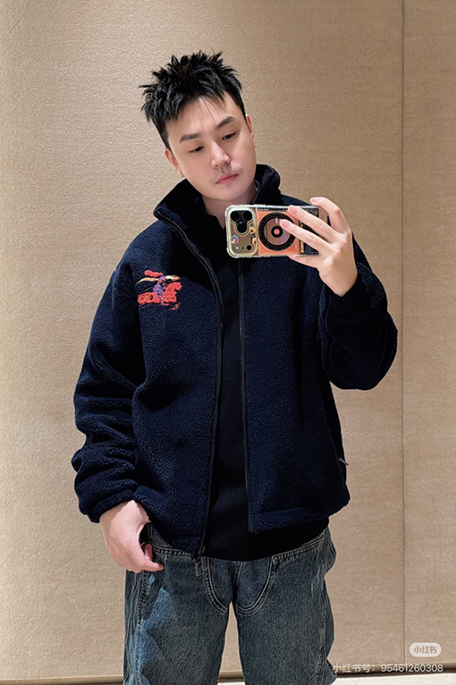 バーバリー 乗馬刺繍入りジップアップスタンドカラージャケット