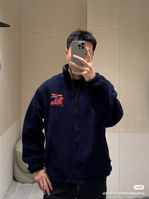 バーバリー 乗馬刺繍入りジップアップスタンドカラージャケット