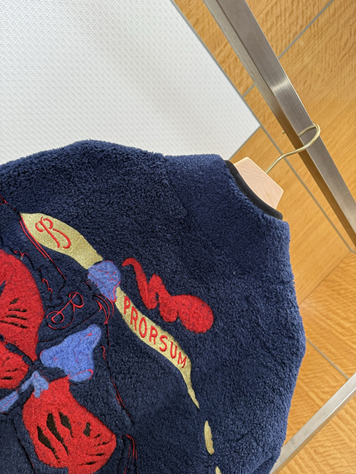 バーバリー 乗馬刺繍入りジップアップスタンドカラージャケット