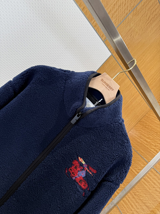 バーバリー 乗馬刺繍入りジップアップスタンドカラージャケット