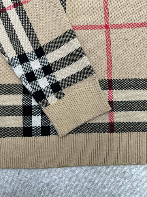 バーバリー 新しいストライプニットウェア