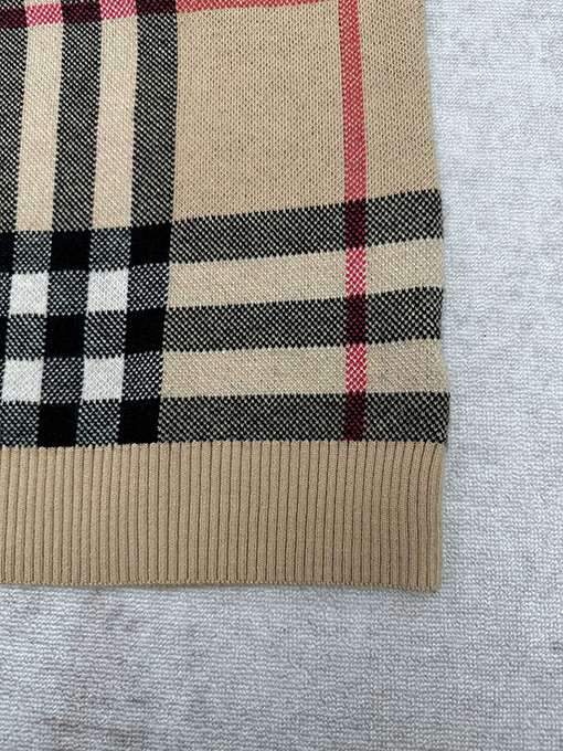 バーバリー 新しいストライプニットウェア