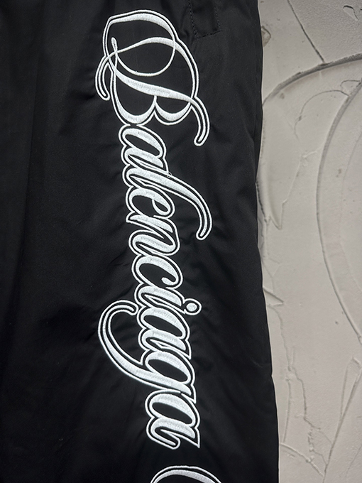 バレンシアガ 両面 ベルトとカジュアルパンツが付いたリバーシブルのフリース裏地トレンチコート