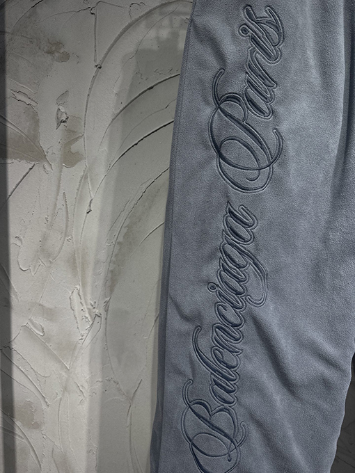 バレンシアガ 両面 ベルトとカジュアルパンツが付いたリバーシブルのフリース裏地トレンチコート