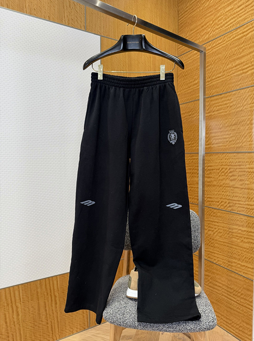 バレンシアガ BALENCIAGA スキーシリーズマンチェスターユナイテッド 刺繍入りスウェットパンツ