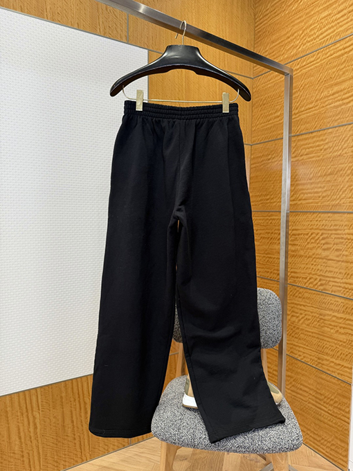 バレンシアガ BALENCIAGA スキーシリーズマンチェスターユナイテッド 刺繍入りスウェットパンツ