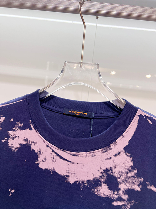 ルイヴィトン グラデーションカラーオーバープリントのイリュージョンプリントレターロゴクルーネック半袖Tシャツ