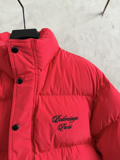 バレンシアガ Balenciaga 馬年限定刺繍ダウンジャケット