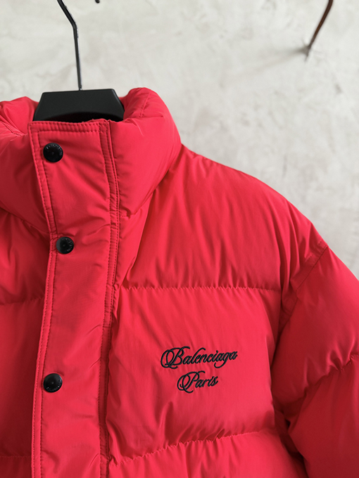 バレンシアガ Balenciaga 馬年限定刺繍ダウンジャケット