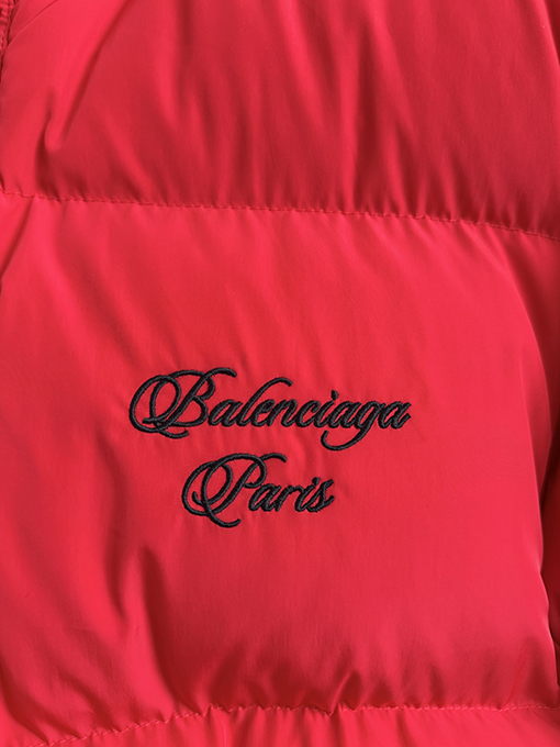 バレンシアガ Balenciaga 馬年限定刺繍ダウンジャケット