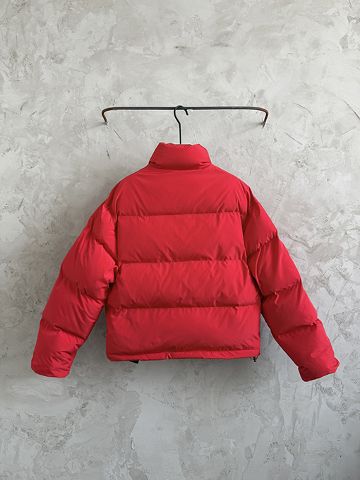 バレンシアガ Balenciaga 馬年限定刺繍ダウンジャケット