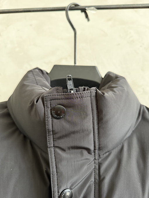 バレンシアガ Balenciaga 馬年限定刺繍ダウンジャケット