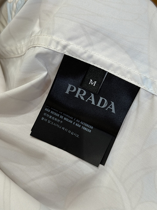 プラダ ブドウのプリントが入ったカジュアルシャツ