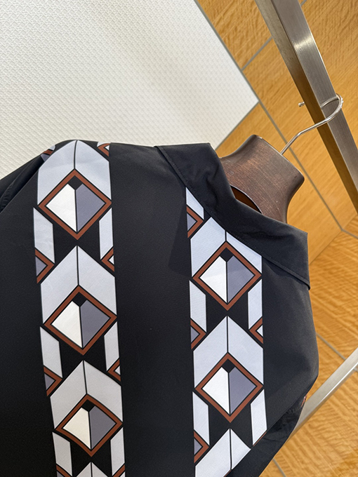 プラダスーパーコピー パッチワークプリントフェイクツーピースシャツ