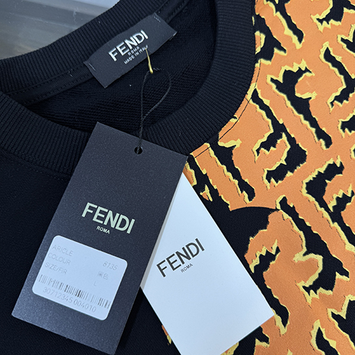 フェンディ クルーネックスウェットシャツ