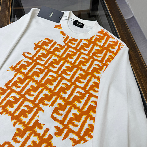 フェンディ クルーネックスウェットシャツ