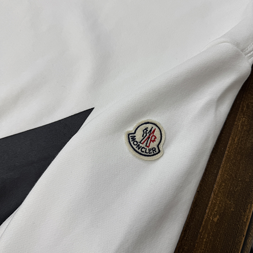 モンクレール 新モデルクルーネックスウェットシャツ