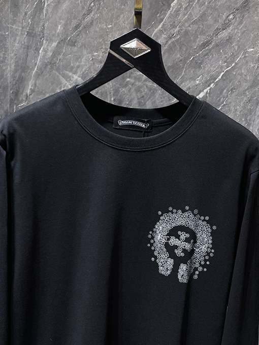 クロムハーツ 馬蹄形のサンスクリット十字の刺繍が手描きされた長袖シャツ