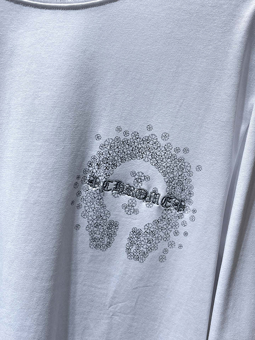 クロムハーツ 馬蹄形のサンスクリット十字の刺繍が手描きされた長袖シャツ