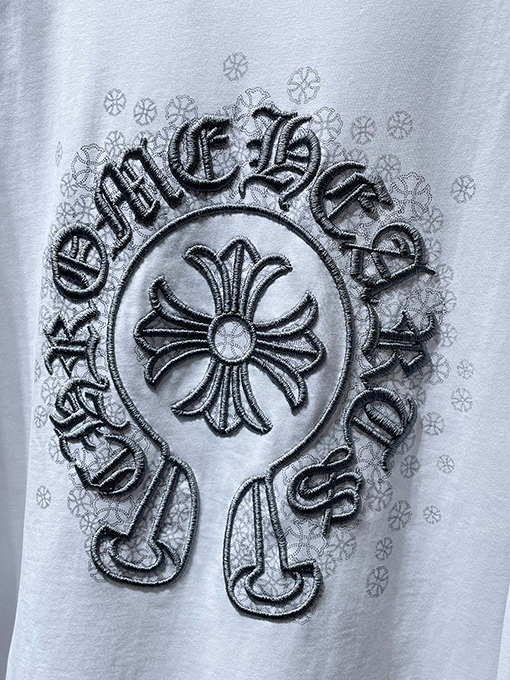 クロムハーツ 馬蹄形のサンスクリット十字の刺繍が手描きされた長袖シャツ