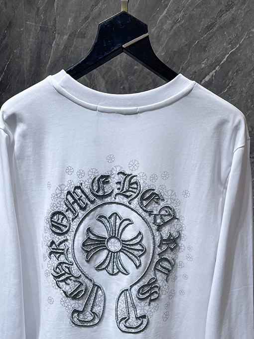 クロムハーツ 馬蹄形のサンスクリット十字の刺繍が手描きされた長袖シャツ