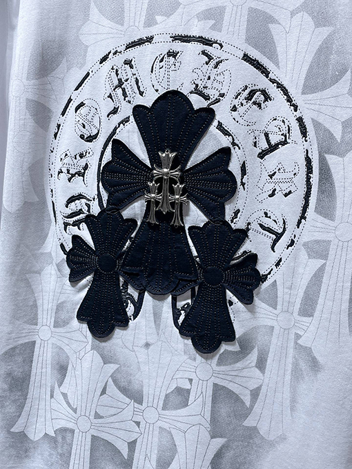 クロムハーツスーパーコピー クロス柄の刺繍とスプレーペイントをしたフォームの長袖シャツ